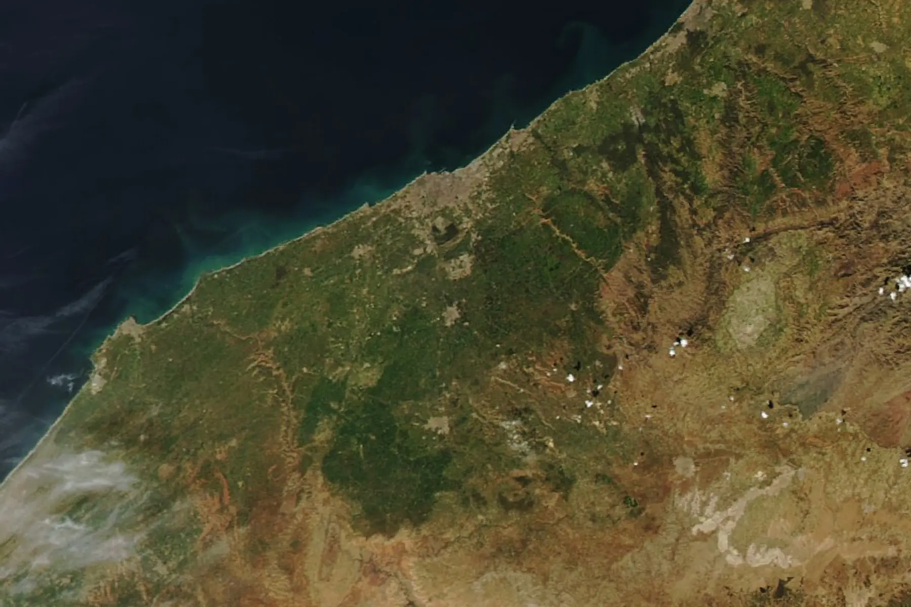 Vue satellite de la région de Casablanca le 12 février 2023 : champs et collines encore verts.